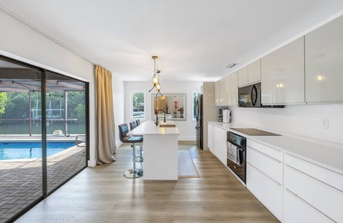 St. Petersburg Casa | Amazing Private Waterfront House with Pool