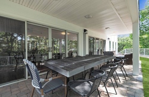 Neptune City Casa | Amazing resort 7-bedroom house with pool.. beautiful outdoor patio balcony