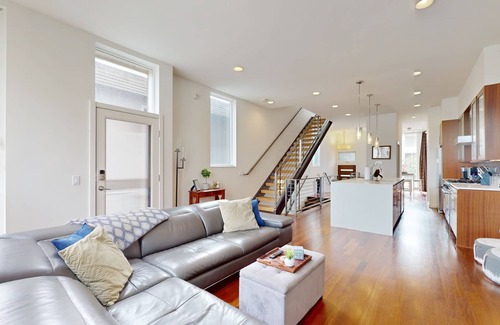 Alki Casa | Amazing rooftop deck views of the sound, gas grill, and W/D