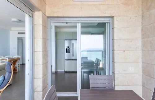 Bat Yam Apartamento | Amazing Sea View 3 BR APT Iconic Tower
