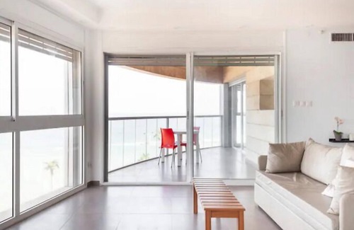 Bat Yam Apartamento | Amazing Sea View 3 BR APT Iconic Tower