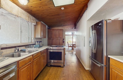 Alhambra Casa | Amazing spacious retreat w/a private pool, large yard, central A/C, & W/D