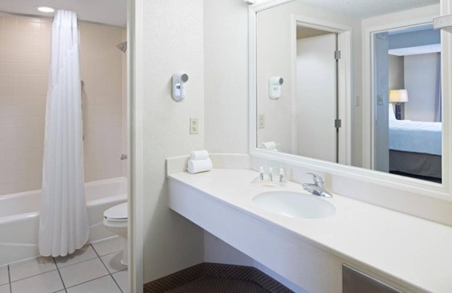 Florida Center Hotel | Amazing Stay Near Universal Studio Convenient Room w/ Living Room, Outdoor Pool