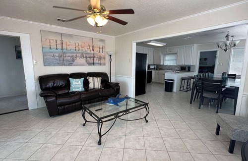 Bacliff Casa | Amazing sunsets! 6 person hot tub & private 270’ lighted fishing pier!