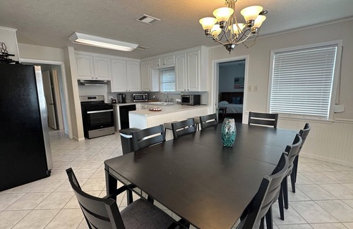 Bacliff Casa | Amazing sunsets! 6 person hot tub & private 270’ lighted fishing pier!