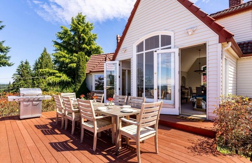 Tacoma Casa | Amazing Tudor-style House w/ Outdoor Dining & Great Views!