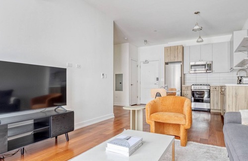 Uptown Apartamento | Amazing Uptown 1BR w/ Roof & W/D, 1 block to Red Line, by Blueground