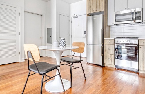 Uptown Apartamento | Amazing Uptown 1BR w/ Roof & W/D, 1 block to Red Line, by Blueground