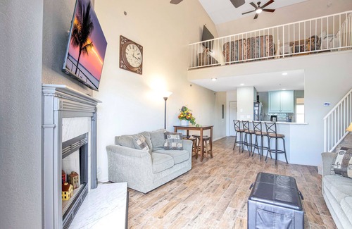 Kaiser Condominio | Amazing Views from Balcony, Loft & Gated Pool