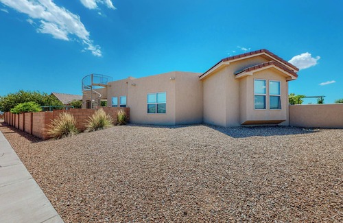 Westside Casa | AMAZING VIEWS! Large 4-BR home with hot tub and rooftop deck overlooking ABQ