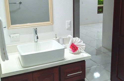Tronadora Villa | Unique Condos With Pool & Lake Access, 100Mb WLAN, Ideal For Longer Stays