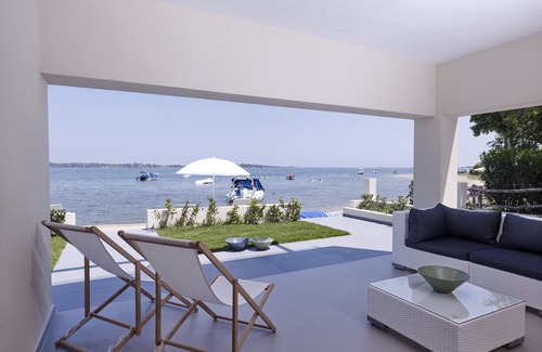 Vourvourou Villa | Increíble villa justo en los pies de la playa en el agua