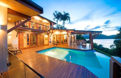 Cannonvale Casa | Amazing Whitsunday Views at High Tide