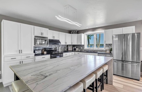 Brazeau Cabaña | Amber's White Potato Lake House w/Sandy Shore
