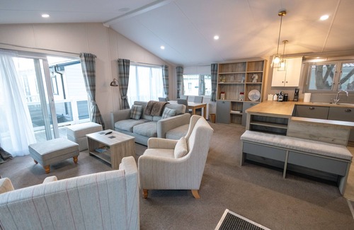 Mudeford Chalet De Esquí | Amberley - a luxury, pet friendly lodge on the popular Sandhills Holiday Park