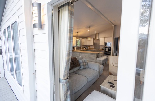 Mudeford Chalet De Esquí | Amberley - a luxury, pet friendly lodge on the popular Sandhills Holiday Park