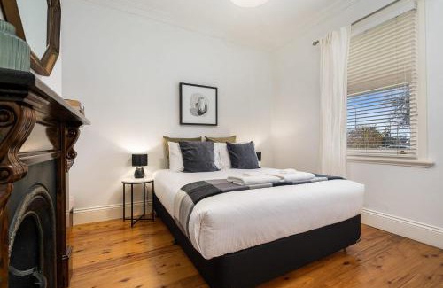 Orange Casa | Ambrose On Byng - Central Location