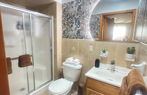 North Ironbound Casa | Amelia Suites Newark – Cozy stay with AC, Wi-Fi & NYC access!