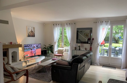 Lesigny Casa | Casa AMERICANA a 20 minutos de Disneyland con piscina.