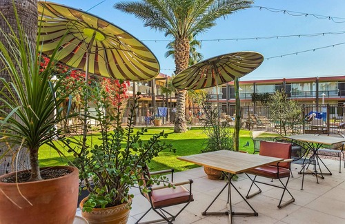 Papago Parkway Casa | American Pasqueflower Suite