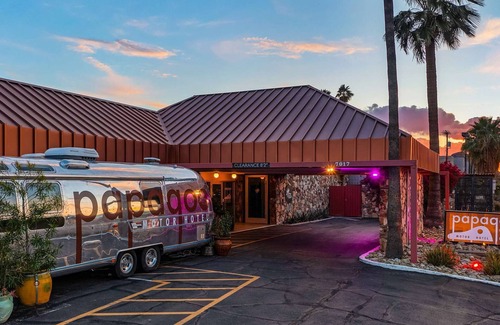 Papago Parkway Casa | American Pasqueflower Suite