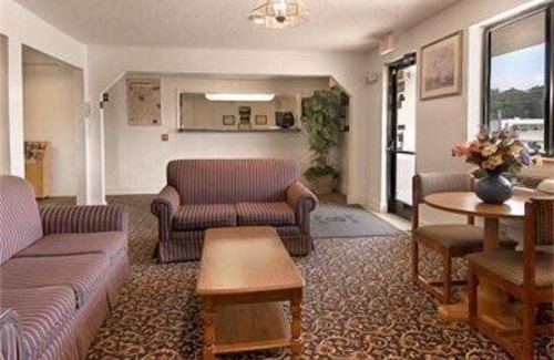 Rocky Mount Hotel | Americas Express Inn