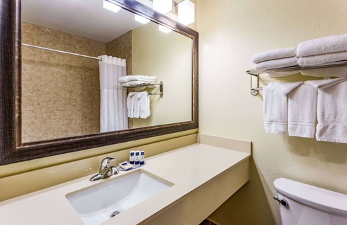 Burnsville Hotel | AmericInn by Wyndham Burnsville