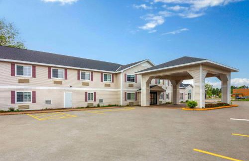 Eagle River Hotel | AmericInn by Wyndham Eagle River Downtown