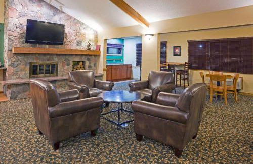 Fargo Hotel | AmericInn by Wyndham Fargo West Acres