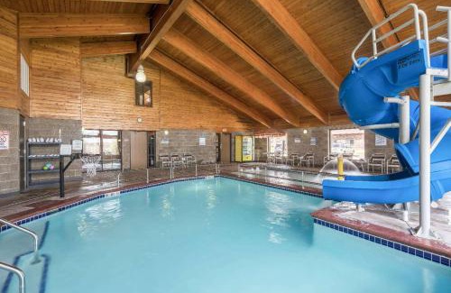 Fargo Hotel | AmericInn by Wyndham Fargo West Acres