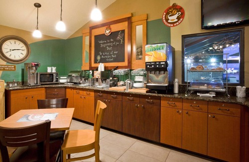 Grafton Hotel | AmericInn by Wyndham Grafton