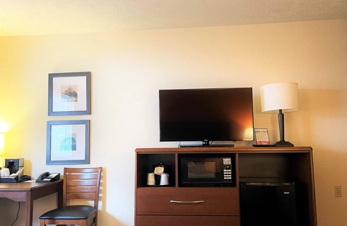 Petoskey Hotel | AmericInn by Wyndham Petoskey