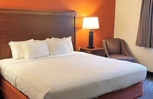 Petoskey Hotel | AmericInn by Wyndham Petoskey