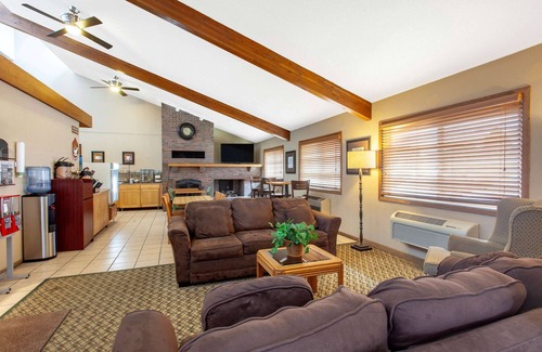 Willmar Hotel | AmericInn by Wyndham Willmar