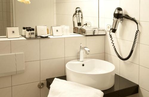 Deutsch Evern Hotel | Amethyst Hotel Garni Lüneburg