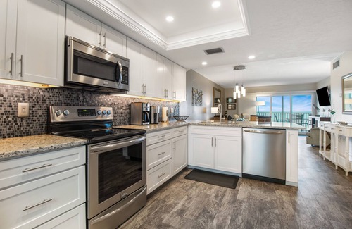 Bradenton Beach Condominio | AMI completamente renovado Sunset Paradise! Direct Beach Front Gulf View Condo # 105