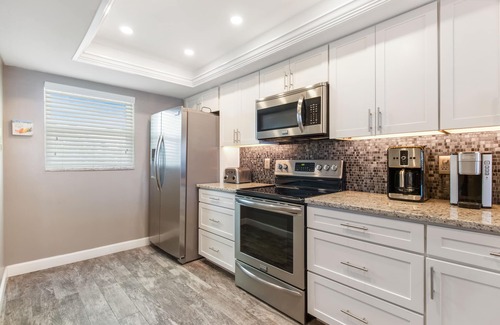 Bradenton Beach Condominio | AMI completamente renovado Sunset Paradise! Direct Beach Front Gulf View Condo # 105