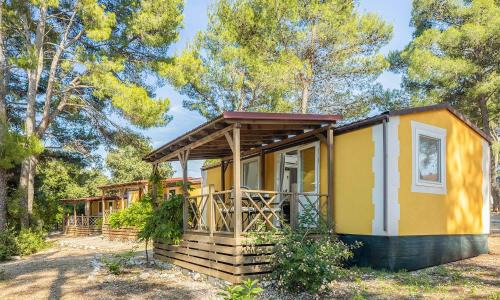 Cove Tri Zala (Zrnovo) Complejo | Aminess Planet Camping Port9 Holiday Homes