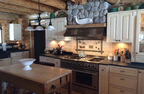 Eveline Township Casa | Amish construyó diseño personalizado Hogar lleno del registro en el lago Nowland