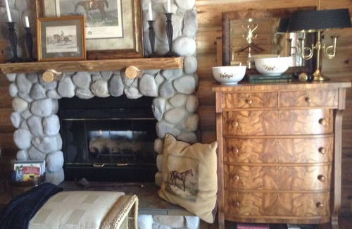 Eveline Township Casa | Amish construyó diseño personalizado Hogar lleno del registro en el lago Nowland