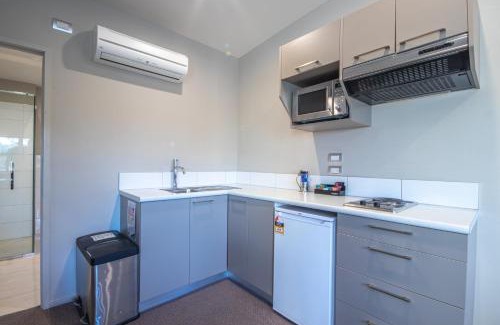 Stratford Hotel | Amity Motel