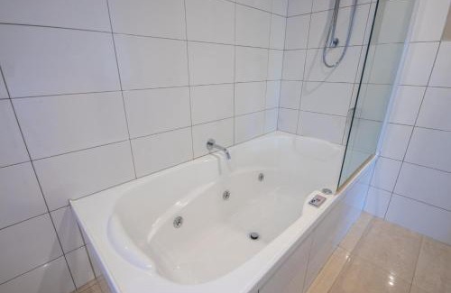 Stratford Hotel | Amity Motel