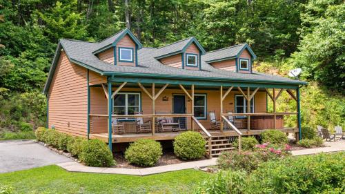 Candler Casa | Among the Clouds by AvantStay Views Hot Tub