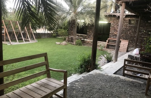 Al Qurayyah Chalet De Esquí | Among the Mountains