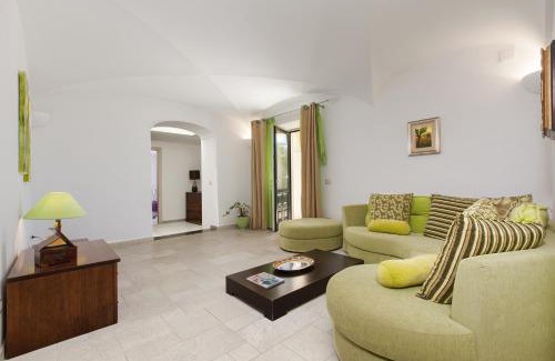 Sant'Agata sui Due Golfi Villa | Amore Rentals - Villa Il Noce