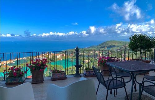 Schiazzano Villa | AMORE RENTALS - Villa The Stone on the Sea