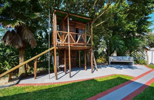 Palhoca Casa | Ampla Casa com Piscina Ponta do Papagaio - PLH005