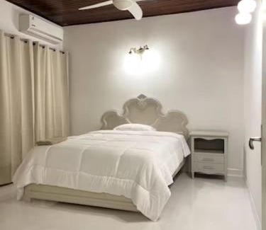 Fernando De La Mora Apartamento | Amplia casa, patio y quincho a minutos de la capital