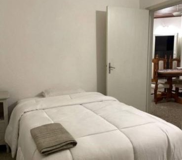 Fernando De La Mora Apartamento | Amplia casa, patio y quincho a minutos de la capital