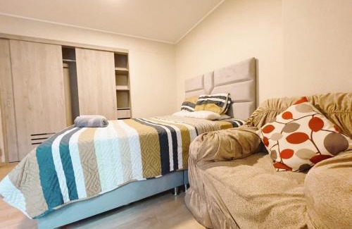 Tejada Alta Casa | Amplia habitación privada con baño privado y TV